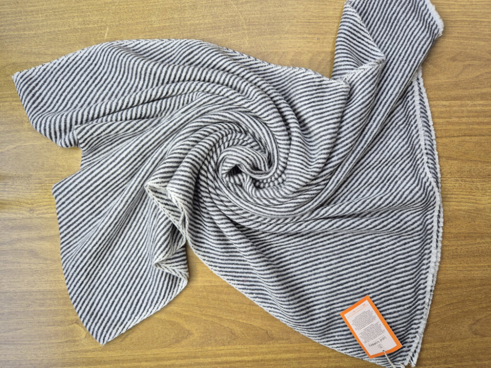 Preview: Kaschmir-Schal | Rauchgrau & Perlweiß | flauschig und weich | 66×202 cm